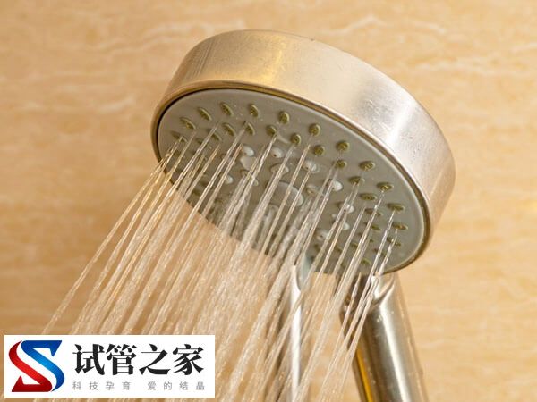 试管婴儿胚胎移植完能不能洗澡(图1)