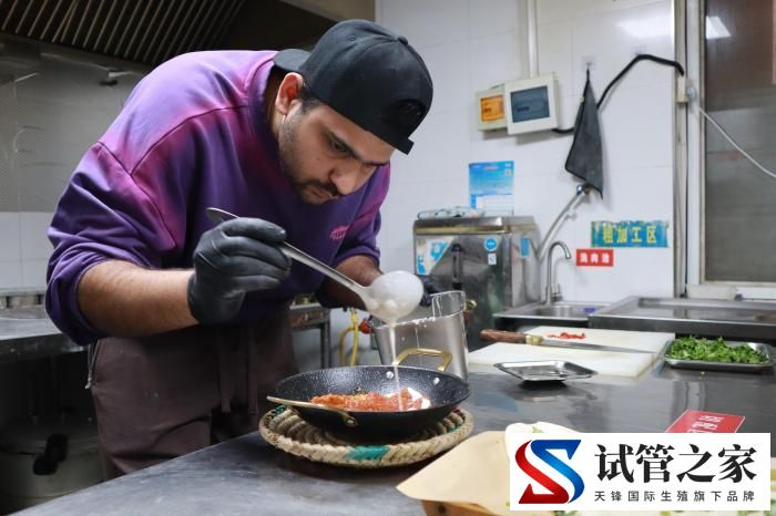 “巴铁”青年古城创业 烟火中寻文化交融“秘方”